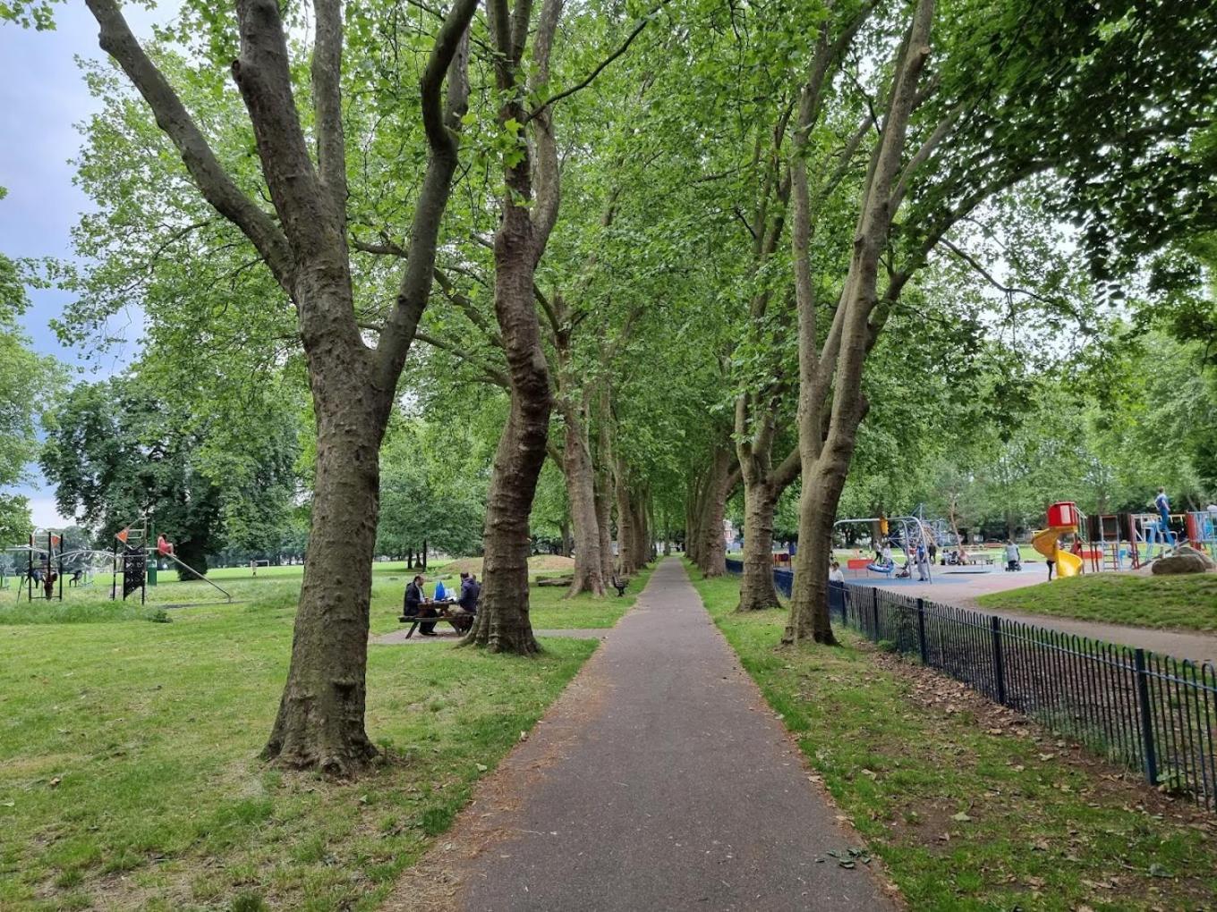 Апартаменты Cozy Or Entire In London, Fast Links To